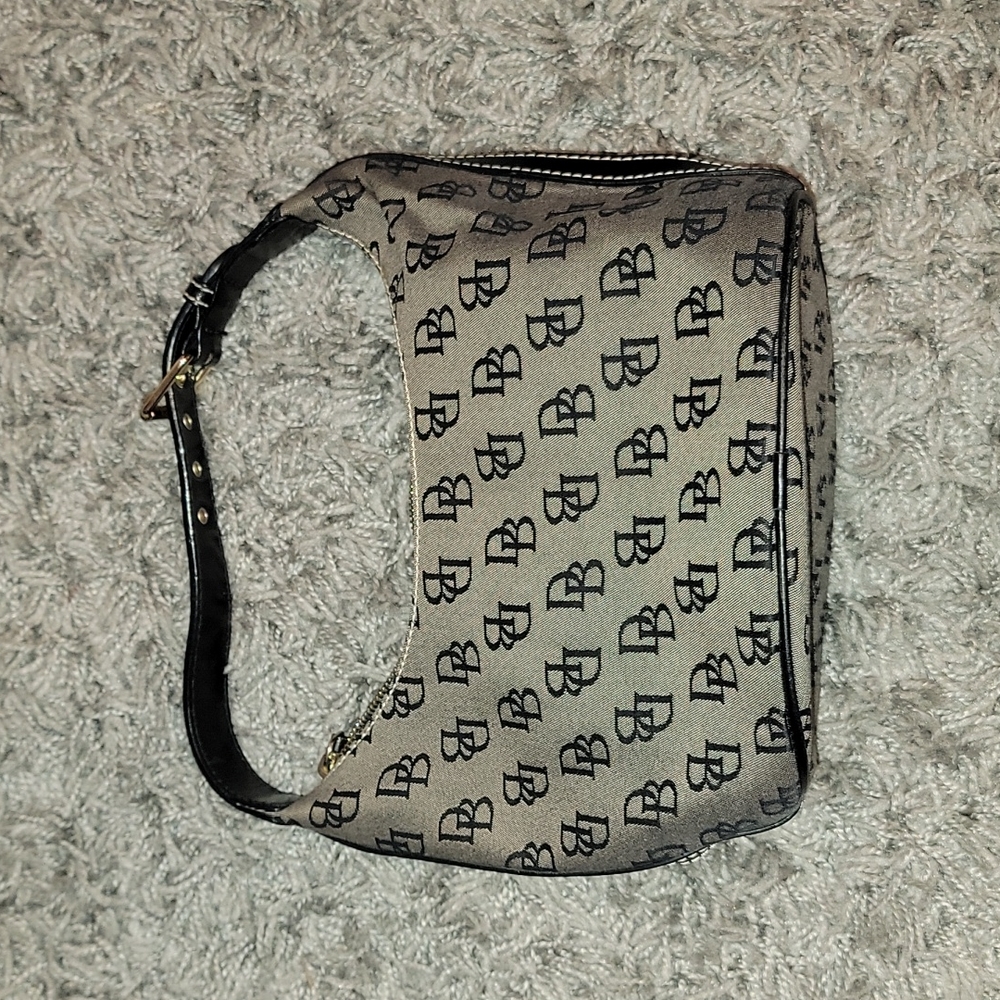 Small Dooney & Bourke purse
